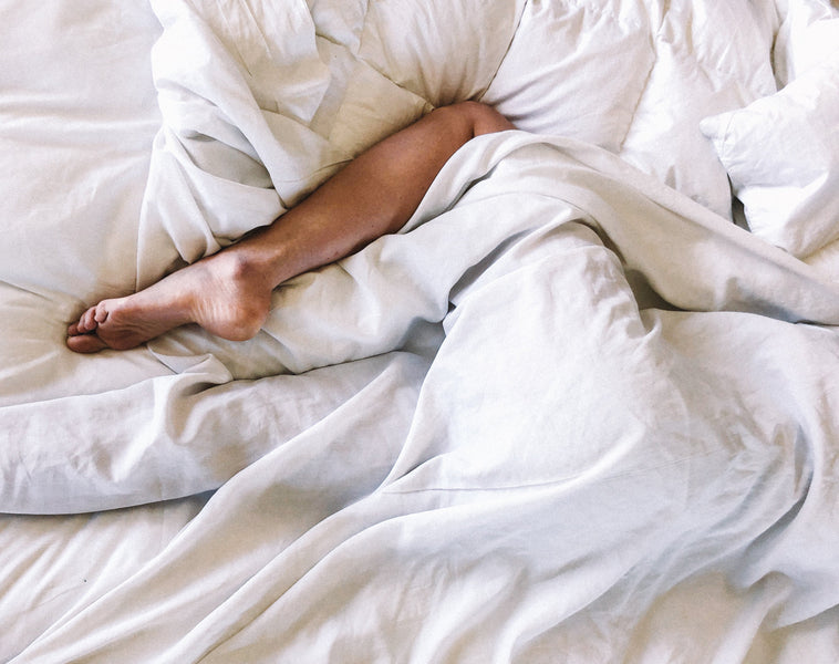 Alivia el dolor de cadera mientras duermes con una almohada para la cadera
