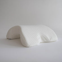 Laden Sie das Bild in den Galerie-Viewer, ProSleepy™ Premium Cuddling Pillow - ProSleepy